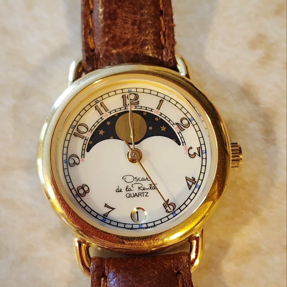 VTG EUC Beautiful Oscar de la Renta Gold Watch with Brown Strap